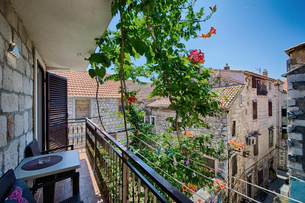 Apartments Villa Anka Комижа Екстер'єр фото