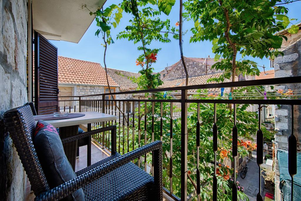 Apartments Villa Anka Комижа Екстер'єр фото