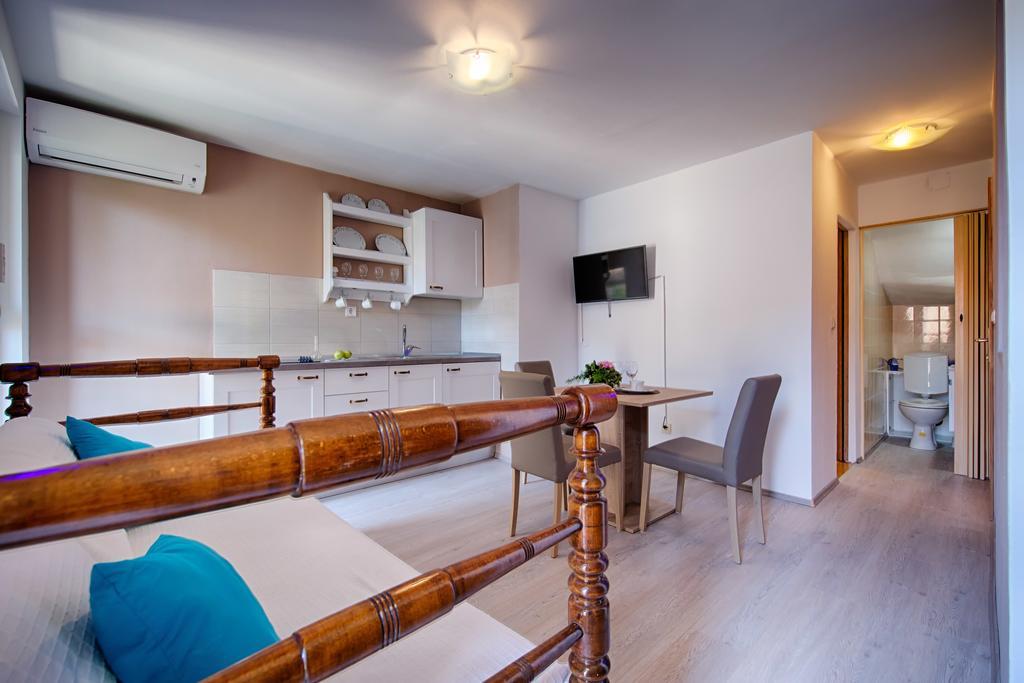 Apartments Villa Anka Комижа Екстер'єр фото