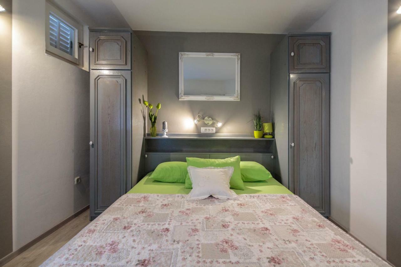 Apartments Villa Anka Комижа Екстер'єр фото